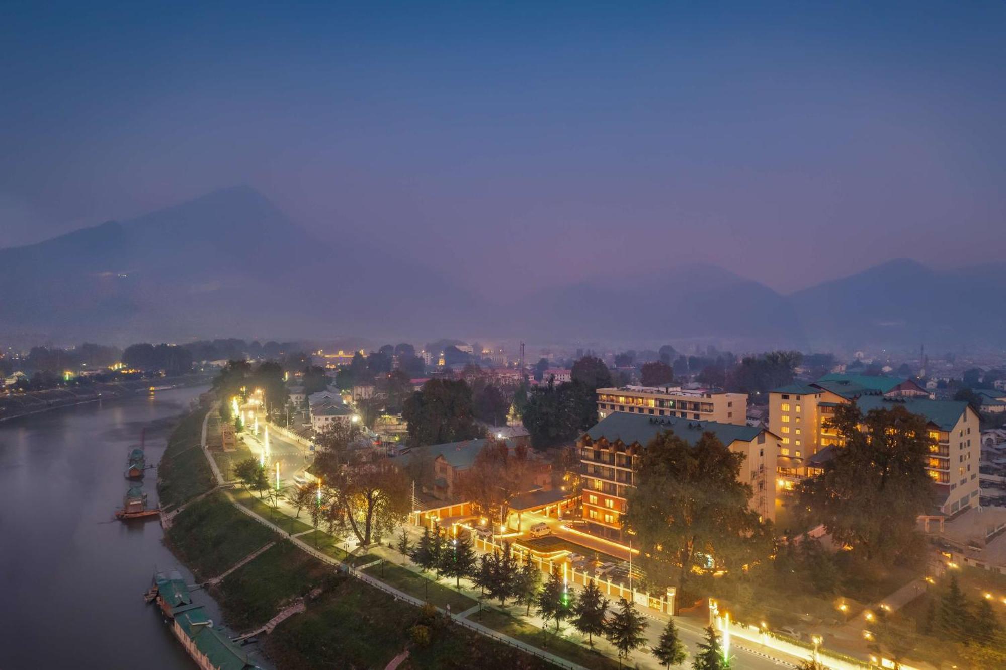 Radisson Collection Hotel & Spa, Riverfront Srinagar Экстерьер фото